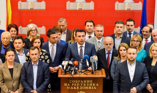 След дълго и хаотично заседание, примесено със скандални обвинения, македонският