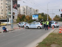 Майката, блъсната с детето й на пешеходна пътека, вече диша самостоятелно