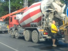 Пловдивчанин: Строежът на новия хотел в центъра е опасен и в куп нарушения!