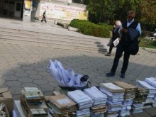 Прокуратурата: Папките с документи на тротоара в Пловдив не са наши!