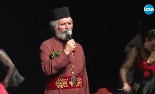 Свещеник стана певец Отец Петър Гарена от Кърджали издаде албум