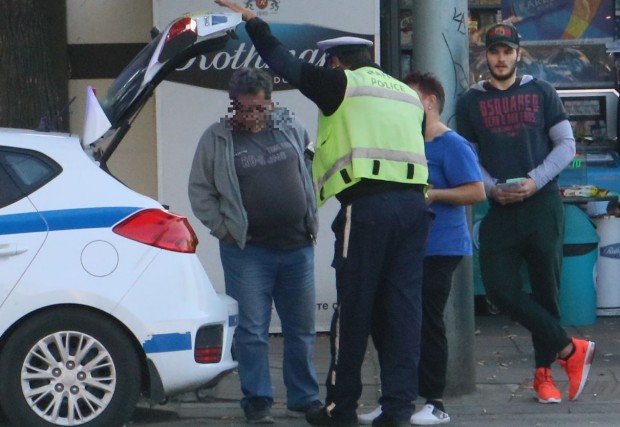 Трима са в болница след верижна катастрофа в Пловдив Около