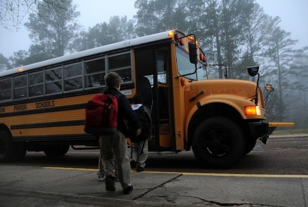 Ще уволнят дисциплинарно шофьора на училищен автобус в Котел, който