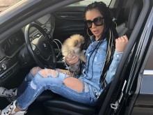 Известна студентка по право фучи с "баварецо" и дива чалга по улиците