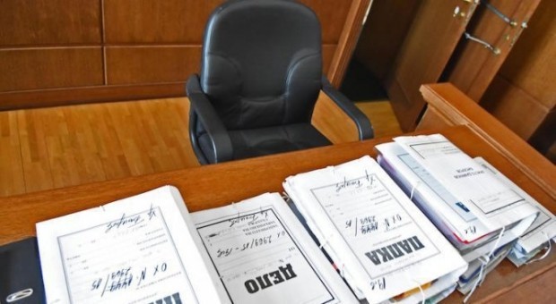 По искане на Районна прокуратура – Сливен съдът задържа под