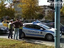 Очевидци: Автомобил блъсна жена до моста на Герджика!