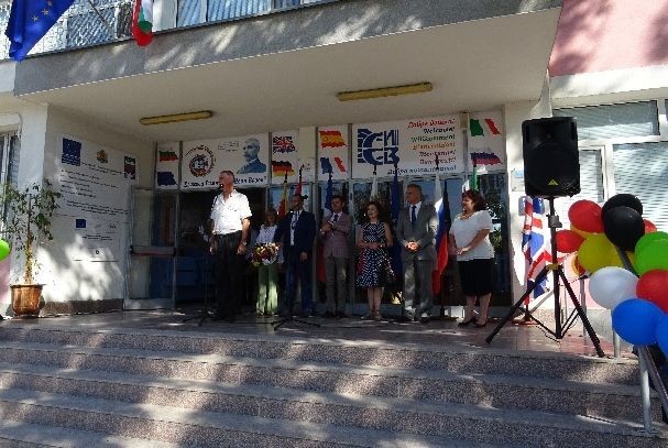 60 години от основаването си празнува пловдивската Езикова гимназия Иван