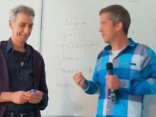 Този нестандартен български учител стана хит в социалните мрежи