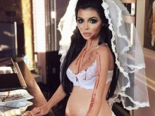 Мегз изуми - снима се полугола, окървавена и бременна!