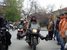 Кишата уплаши рокерите