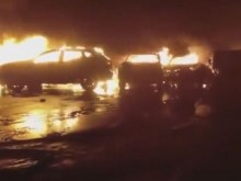 Стотици луксозни автомобили изгоряха при голям пожар