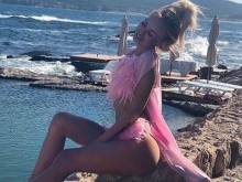 Голите снимки на Сузанита по сценарий на майка й Шени?