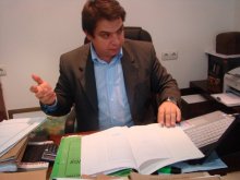 Атанас Атанасов се възстановява от побоя, отложиха делото за след месец
