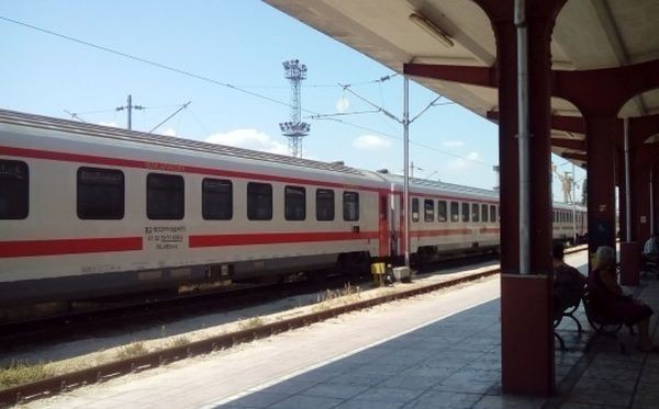 Blagoevgrad24 bg
Омбудсманът Мая Манолова организира първа приемна във влак на 6
