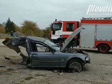 Апокалиптични кадри от ужаса до SPS, БМВ-то е разполовено на две!