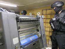 Разбиха печатница за фалшиви долари във Варна