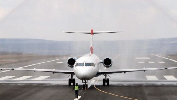 Пътнически самолет се приземи аварийно на Летище София около 18