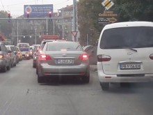 Психопат направи нещо наистина невиждано на Сточна гара, всички онемяха