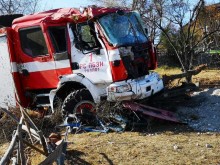 Автомобил на пожарната беше смачкан при катастрофа в Благоевградско