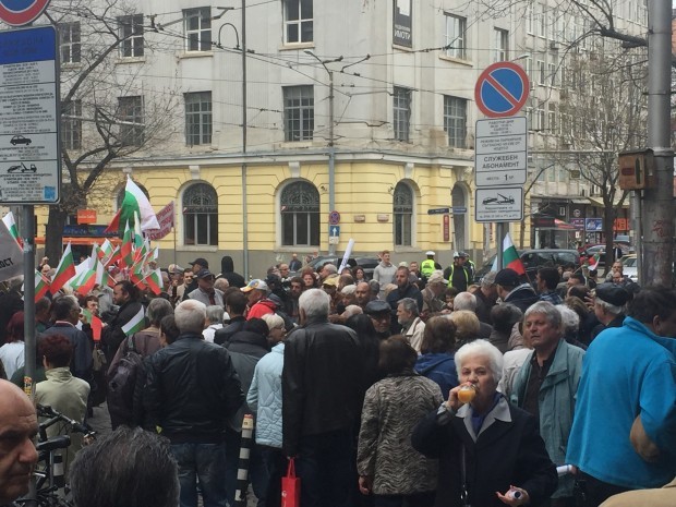 Blagoevgrad24.bg
Над 30 града, включително и столицата, излизат на протест в
