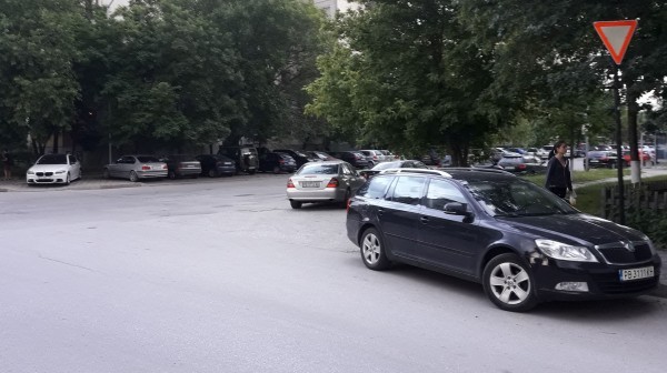 Глобата за паркиране в кръстовище вече е 50 лева Това