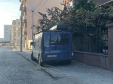 През този пловдивски тротоар може да минете само ако имате крила