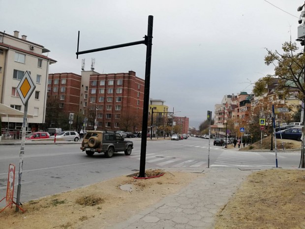 Започна изграждането на светофар при кръстовището на улиците Славянска“, Дойран“