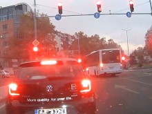 Безобразна гавра, шофьор на автобус стори немислимото!