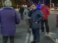 Протестиращите майки отпразнуваха оставката на Валери Симеонов с кръшно хоро