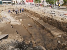 Нови находки излизат на разкопките пред Пощата