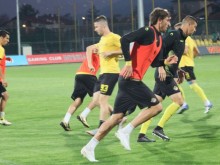 Тренировки веднъж дневно за "канарите" до мача с Етър