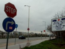 Диващина в Пловдив: Джигити увреждат пътни знаци, които не са им удобни!
