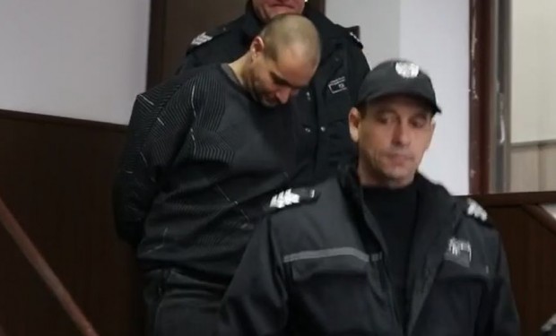 Пловдивският окръжен съд остави в ареста д р Петър Влахов обвинен