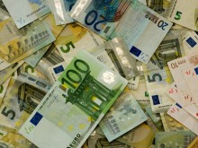 Откриха 350 000 евро, скрити в пералня