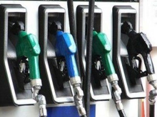 Протестиращи шофьори в Бургас зареждат гориво за стотинки от бензиностанциите