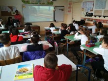 Третокласници от СУ "Св. Патриарх Евтимий" учиха за разделното събиране на отпадъци