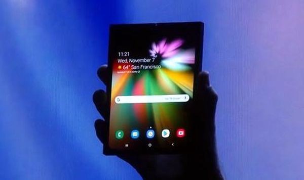 Новият смартфон с гъвкав екран на Samsung, който ще се