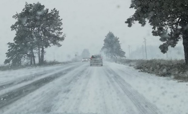 Фейсбук
И във Варненско вали сняг съобщават шофьори в социалната мрежа видя