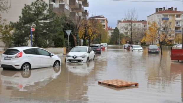 Силни дъждове причиниха наводнения в Одрин  Главни пътища в окръга са
