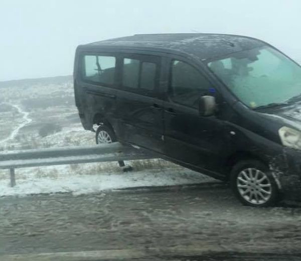 Фейсбук
Снегът започна да създава проблеми по пътищата във Варненско, които
