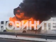 Страховити кадри от горящия автобус на "Тракия"