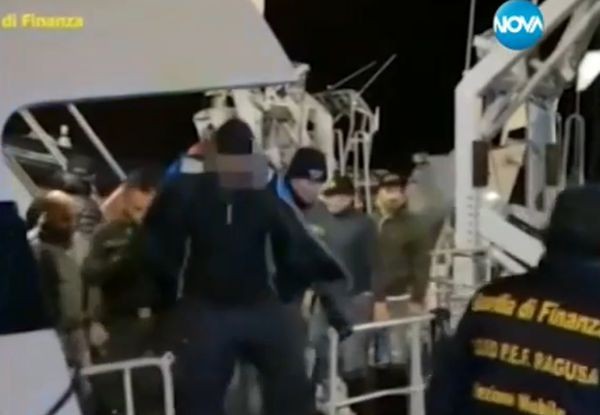Двамата българи, заловени на яхта, превозваща 11 тона хашиш, са