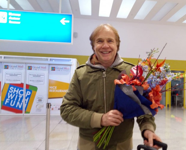 Ричард Клайдерман пристигна преди малко на Летище Варна за своя
