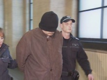 Подкупният данъчен, задържан с 15 000 лева, остава в ареста