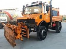 Шофьор загина, след като камионът му тръгна сам по наклон и го прегази