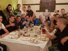 Спартак сплоти колектива на маса