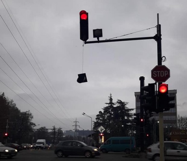 Фейсбук
Зелената секция на светофара на кръстовището до Елпром в посока