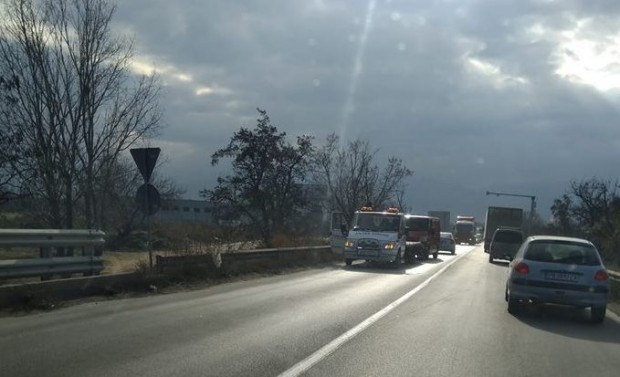За верижна катастрофа на Околовръстото на Пловдив научи Plovdiv24 bg Според