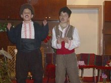Деца изнесоха „Фолклорна въртележка" международния ден на театъра