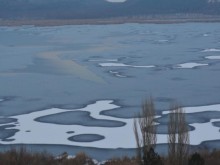 Езерото "Сребърна" замръзна